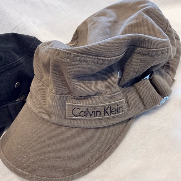 Calvin Klein Black and Tan Caps - Picture 3 of 8
